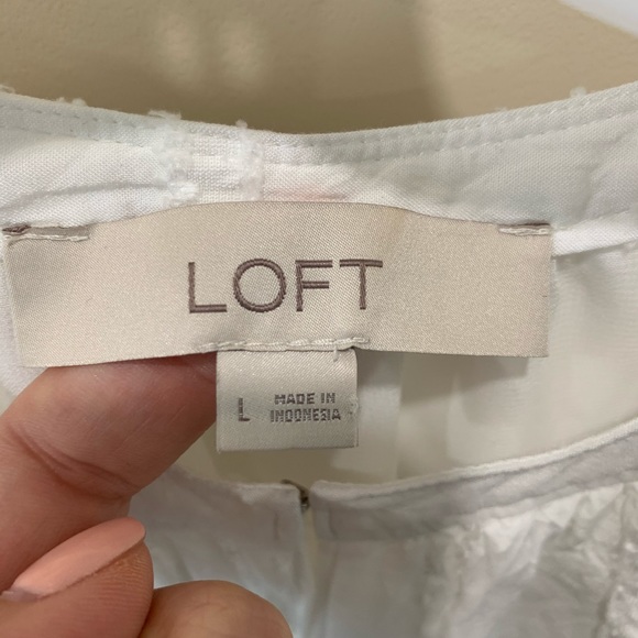 Sleeveless Lightweight Top - Picture 4 of 5